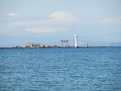 バス亭付近からアップで富士山