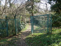 何の為か不明のフェンス