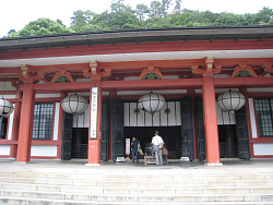 本殿金堂の正面