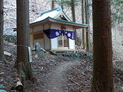 展望台に近い真新しいお堂