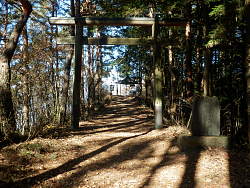 展望台へ出る手前の鳥居